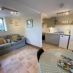 Pretty Cottage In Peaceful Village Location - Easy Commute To Cambridge